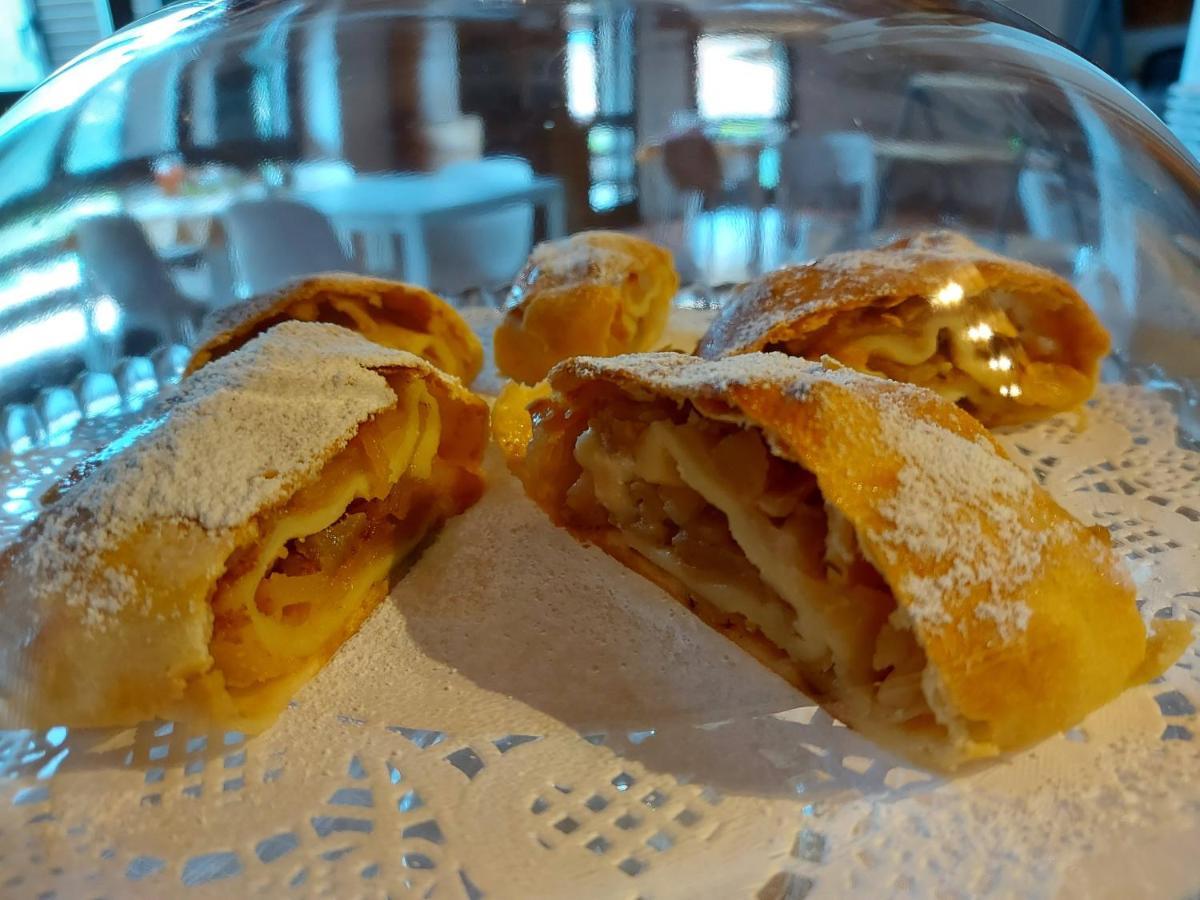 La Piazzetta Di Canale B&B Тено Екстериор снимка