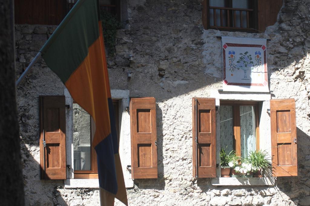 La Piazzetta Di Canale B&B Тено Екстериор снимка