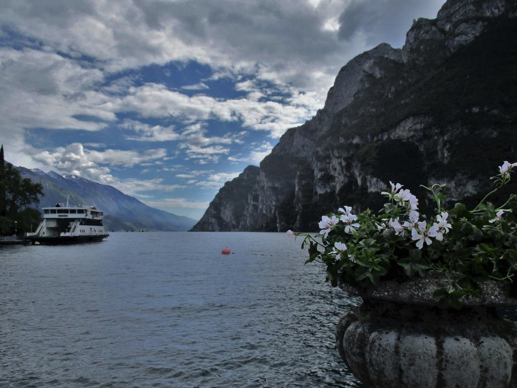 La Piazzetta Di Canale B&B Тено Екстериор снимка